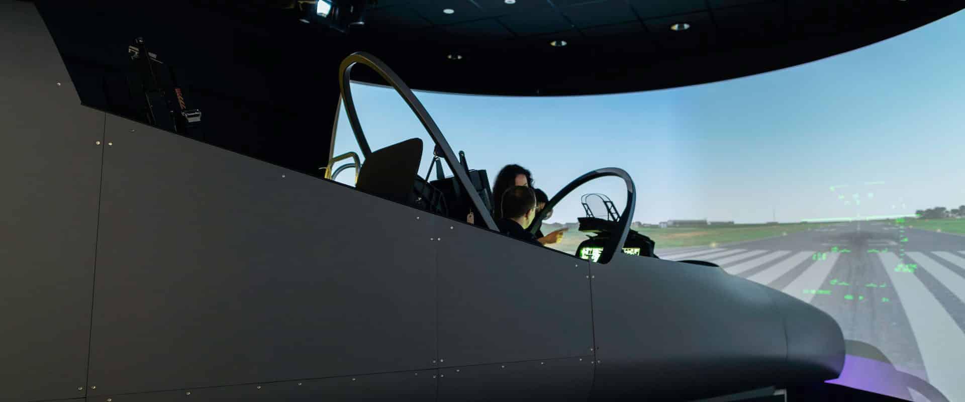 Vliegen in de  F16 Flight Simulator bij Avanti Aviation (45 min.)