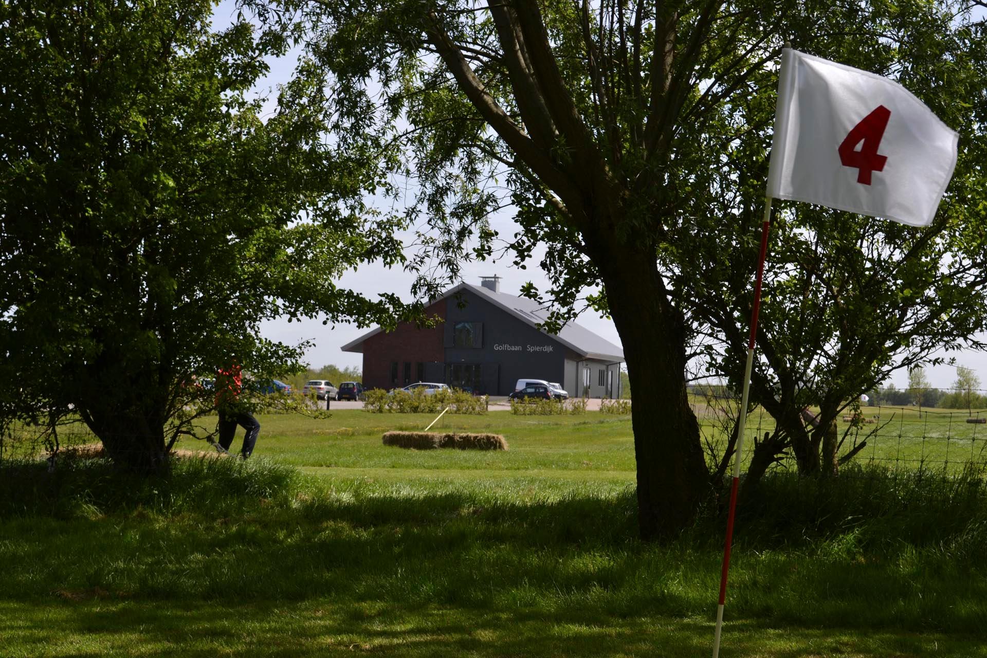 Voetgolf spelen (18 holes) incl. hapjes en drankjes bij Golfbaan Spierdijk
