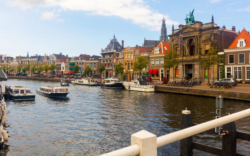 Avondrondvaart door Haarlem met een kaas- en wijnproeverij (90 min.)