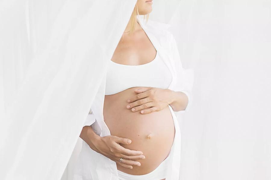 Zwangerschapsshoot incl. visagie en haarstyling bij Empire Models (1 t/m 3 p.)